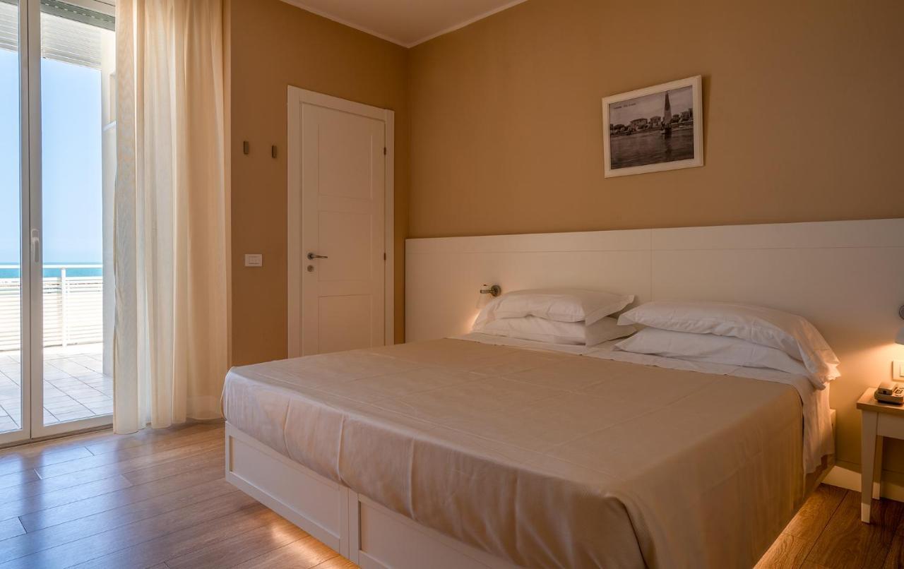 Hotel Bristol Cattolica Esterno foto