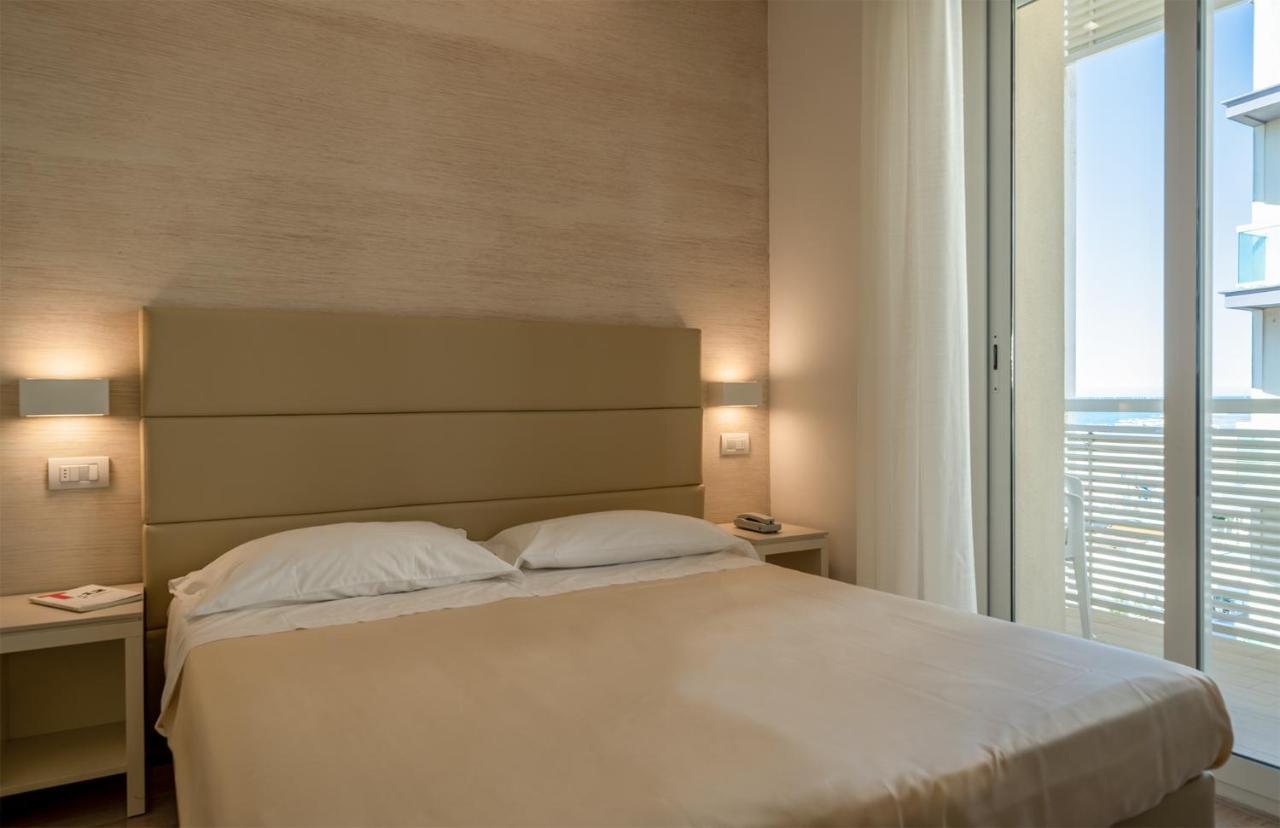 Hotel Bristol Cattolica Esterno foto