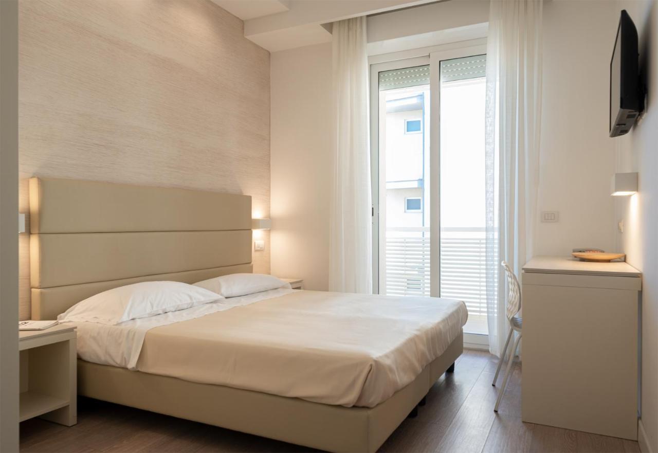Hotel Bristol Cattolica Esterno foto
