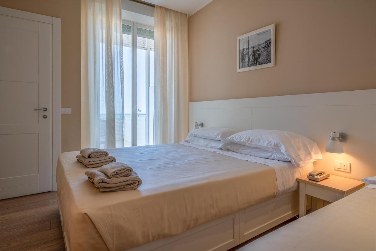 Hotel Bristol Cattolica Esterno foto