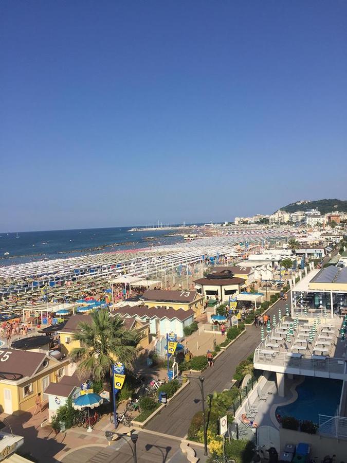 Hotel Bristol Cattolica Esterno foto