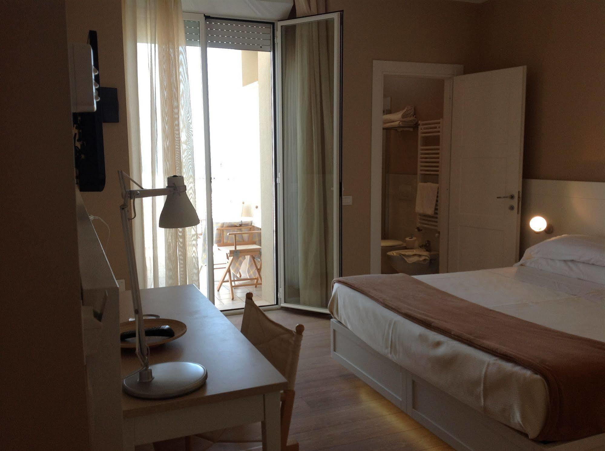 Hotel Bristol Cattolica Esterno foto