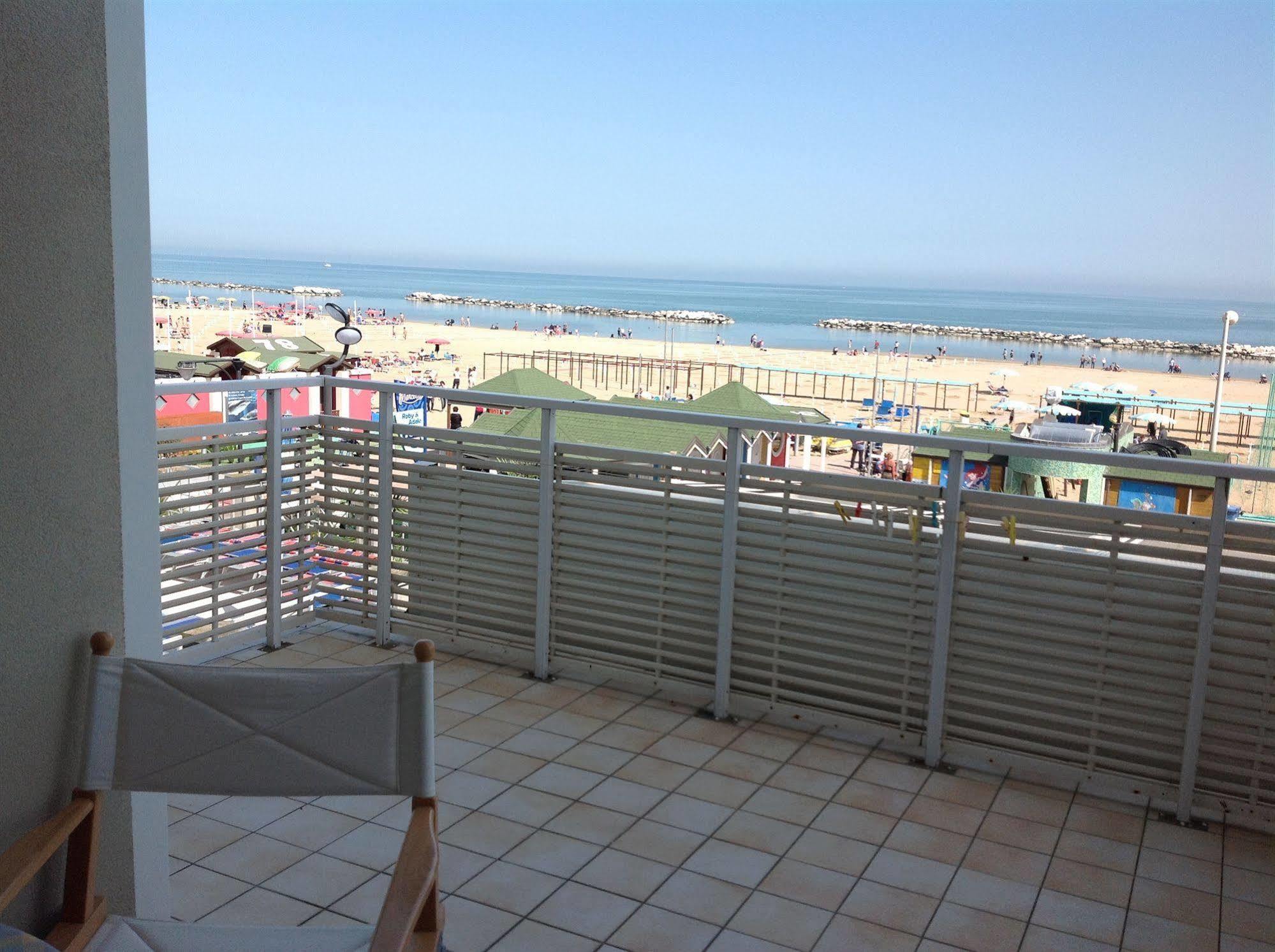 Hotel Bristol Cattolica Esterno foto