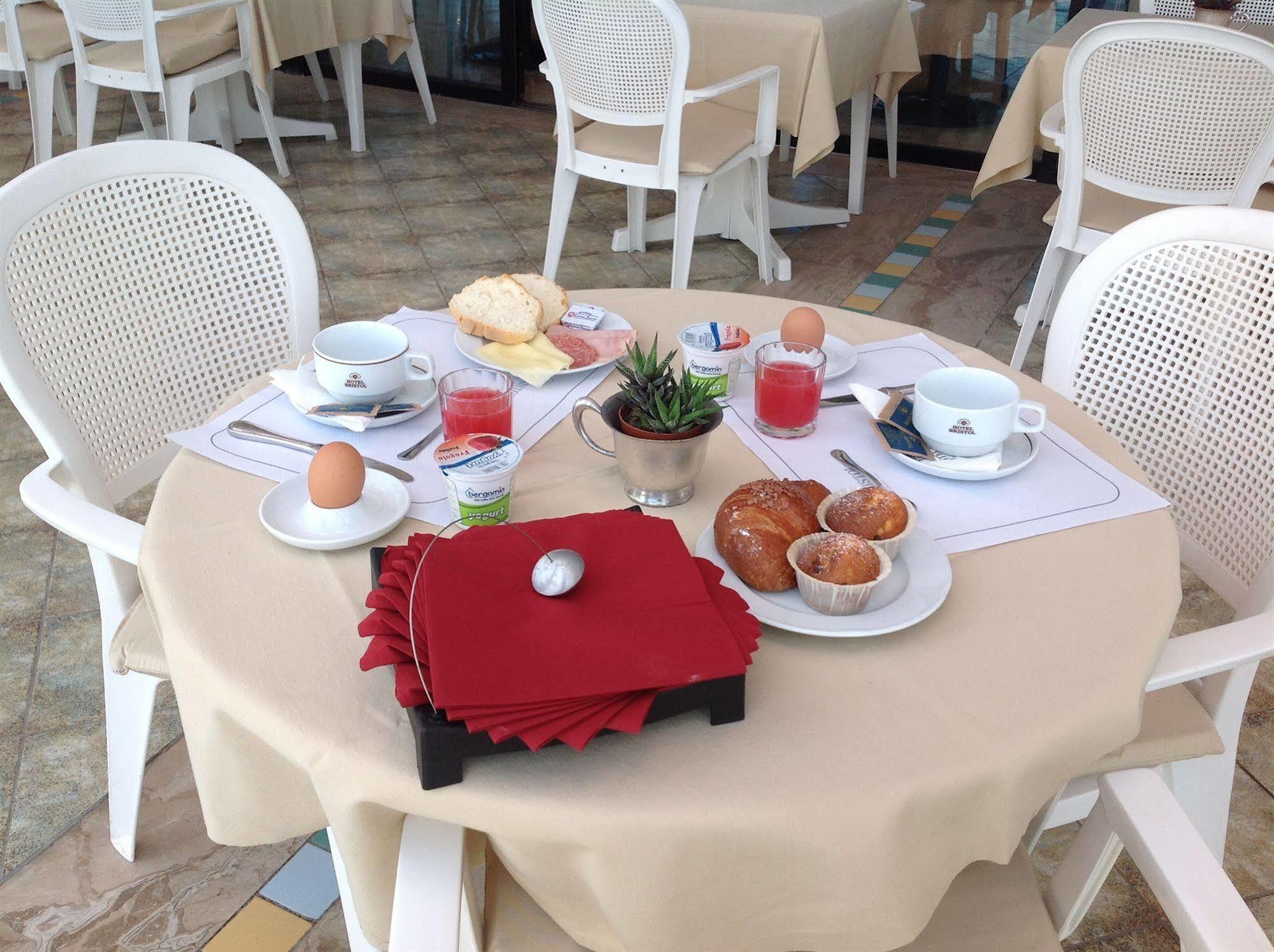 Hotel Bristol Cattolica Esterno foto