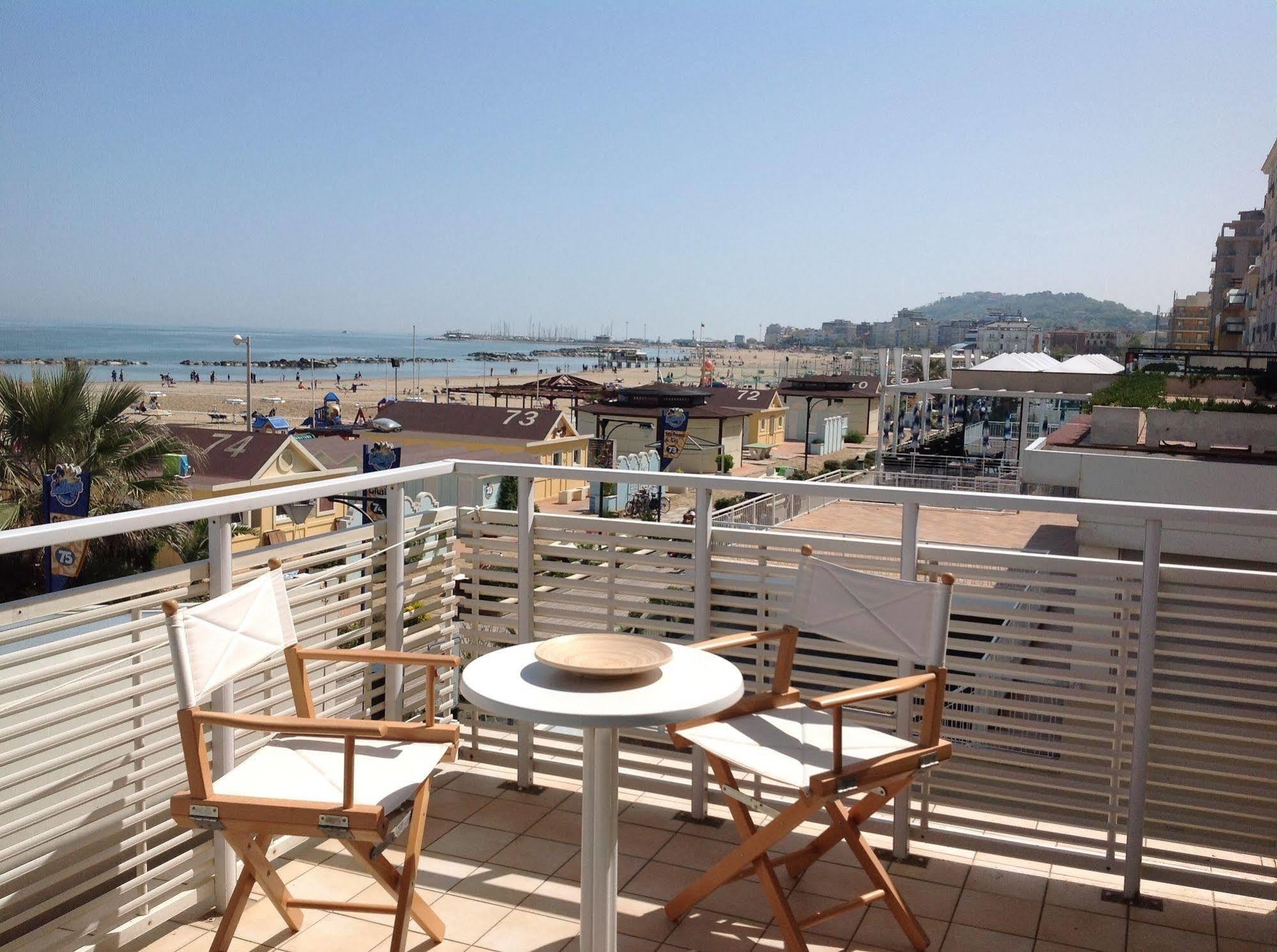 Hotel Bristol Cattolica Esterno foto